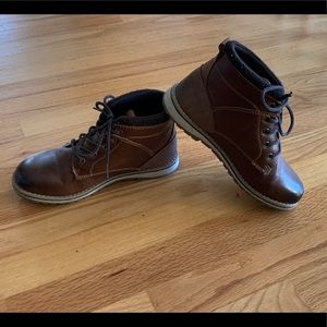 Boys boots size 4m